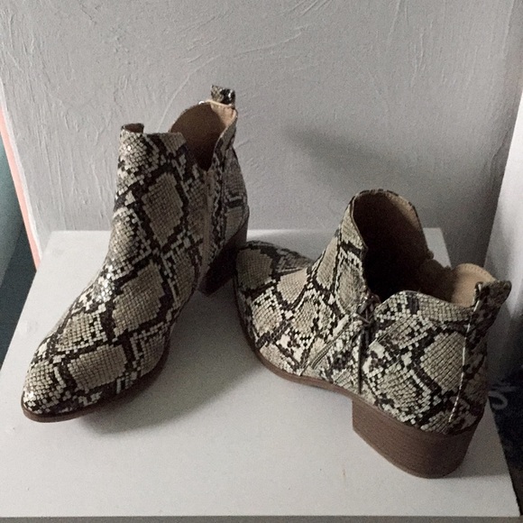 MIA Leather Snake Pattern Bootie Size 10 New - Picture 2 of 6